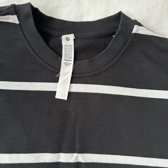 Lululemon- Perfectly oversized cropped sweatshirt - blk/white size 6 - Picture 4 of 9